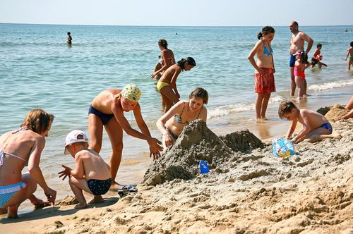 Хотелиерите по Черноморието зачеркнаха детските лагери, не им излиза сметката