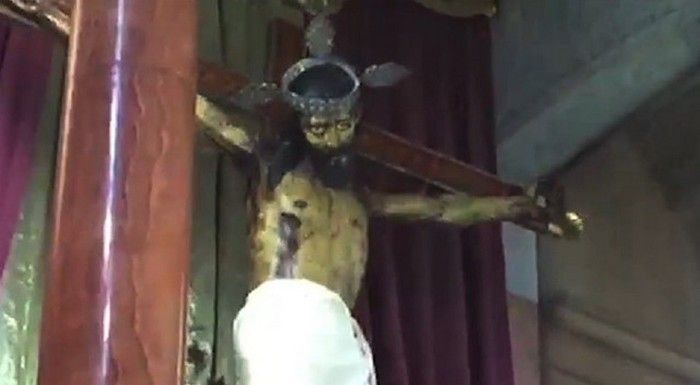 Статуя на Исус Христос в Мексико отвори очи (ВИДЕО)