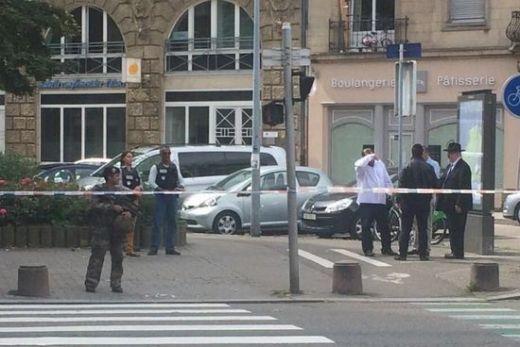 Нов ужас във Франция! Ислямист заби нож в равин с викове "Алах акбар"