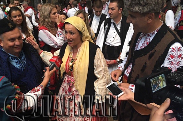 Първо във Флагман! С министър Десислава Танева в автентичен фолклорен сукман, наследен от баща ѝ, започна Жеравна 2016 (СНИМКИ)