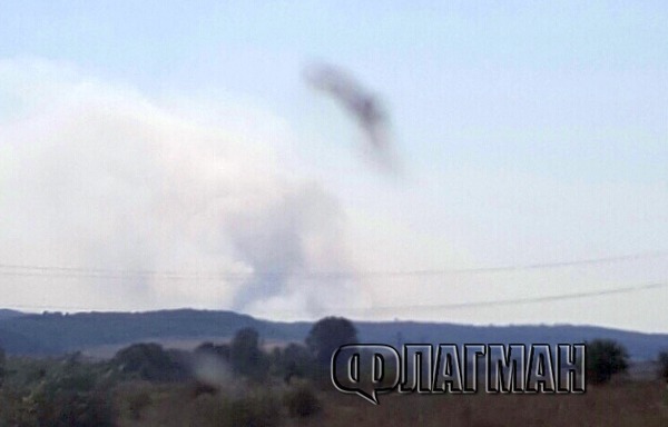 Първо във Флагман.БГ! Огромен пожар се вихри край Средец