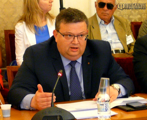 Как ГЕРБ покри Цацаров за провала „КТБ”
