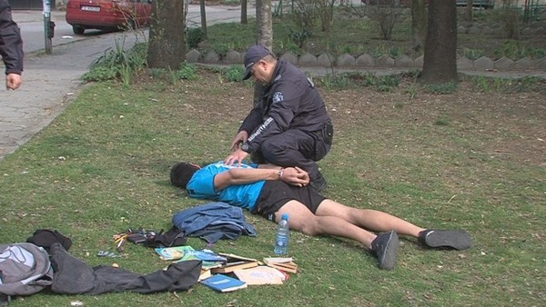 Бургаски полицаи и банков служител спретнаха номер на алоизмамник, задържаха го светкавично