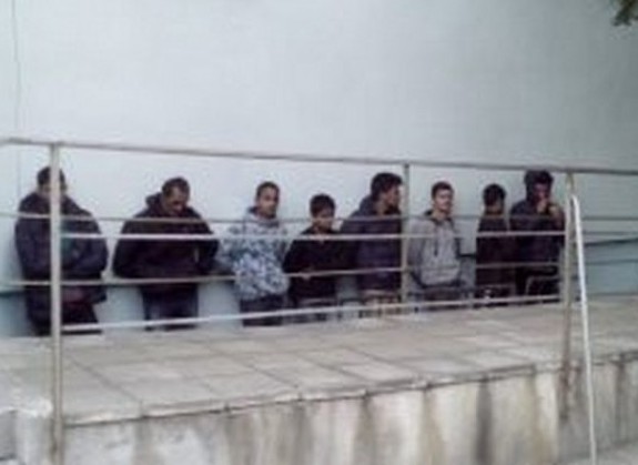 Луд екшън край Созопол: Каналджии зарязаха конвой с бежанци след гонка с полицията