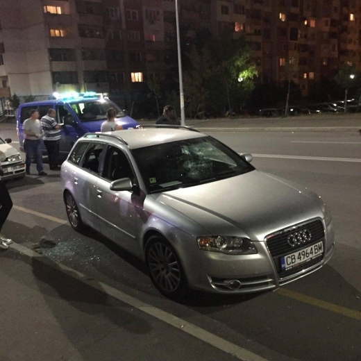 Погром в София! Бежанци нападнаха с ножове и камъни шофьор на Ауди