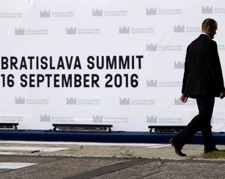 Лидерите на ЕС обсъждат в Братислава мигрантската криза и помощта за България