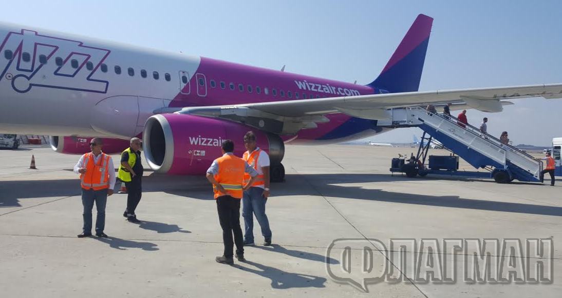 Извънредно! Нещо стана с полет на Wizz air на летище Бургас, самолет с 200 пасажери наби спирачки внезапно