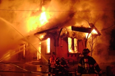 Изгоря къща на 53-годишен бургазлия в село Тръстиково