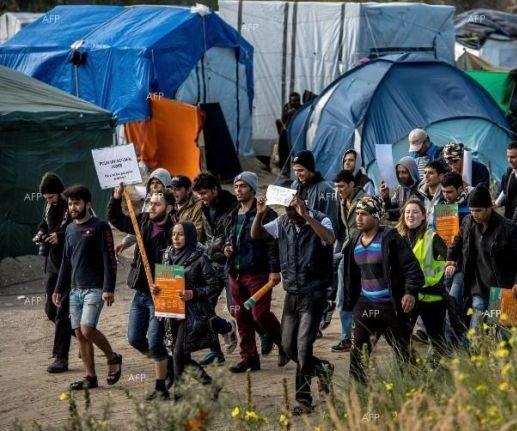 Мигранти от "Джунглата" нападнаха френски полицаи