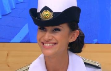 Красавица избра военноморското училище пред манекенството (СНИМКА)