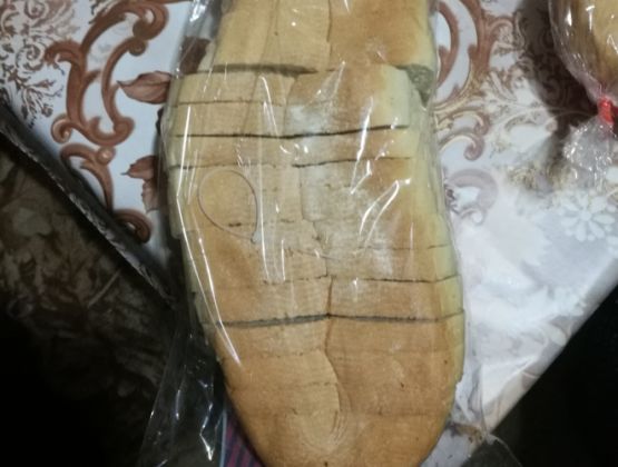 Намериха свинска опашка в хляб и пластмаса в кренвирш