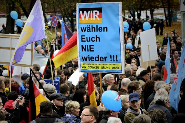 Недоволство в Германия, неонацисти издигат лозунги "Меркел - в Сибир! Путин - в Берлин!"