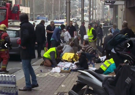 Терор в Брюксел! Евакуираха гарата, наръгани са двама полицаи (СНИМКИ 18+)