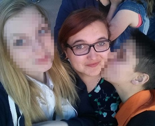 Майка изпадна в шок! Млада даскалка лесбийка агитира 12-годишната ѝ дъщеря за еднополовата любов