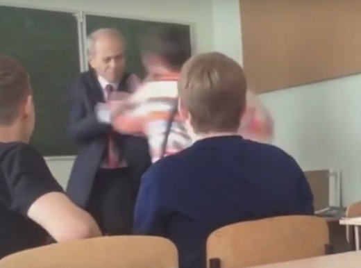 Ученик скочи с юмруци на възрастния си преподавател, но последва нещо неочаквано