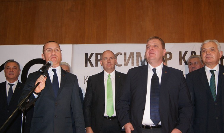 Над 600 бургазлии посрещат Красимир Каракачанов в залата на НХК тази вечер