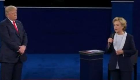 Хилари Клинтън и Доналд Тръмп в "кална" битка