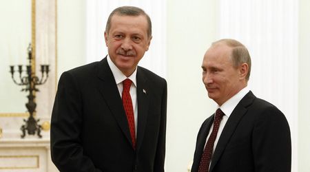 Путин поздрави Ердоган за стабилизацията на Турция, до сряда подписват за "Турски поток"
