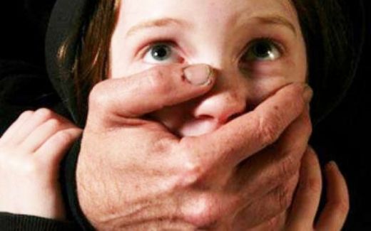 Двойка садисти изнасили и преби до смърт 5-годишното си момиченце
