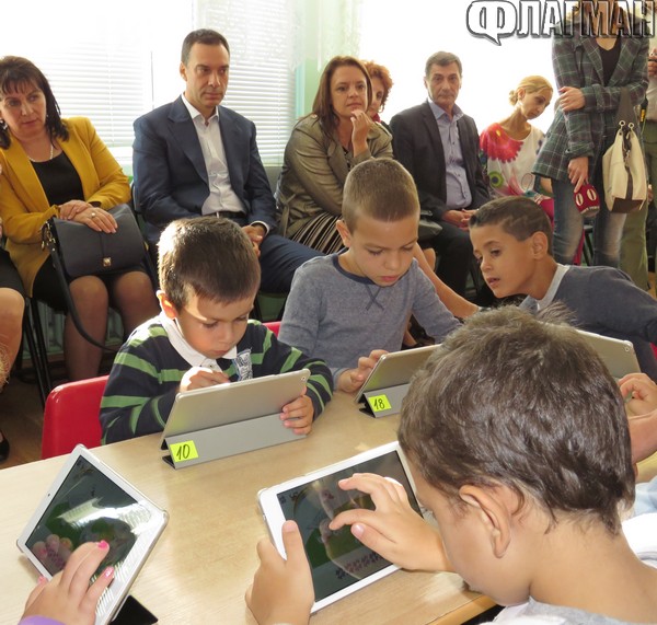 Бургас стана първият град в страната, въвел компютърно обучение в детските градини (СНИМКИ)