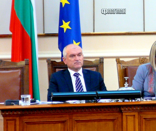 Главчев свика извънредно заседание на парламента