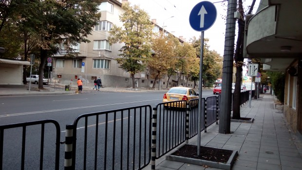 В Бургас садят пътни знаци вместо дървета