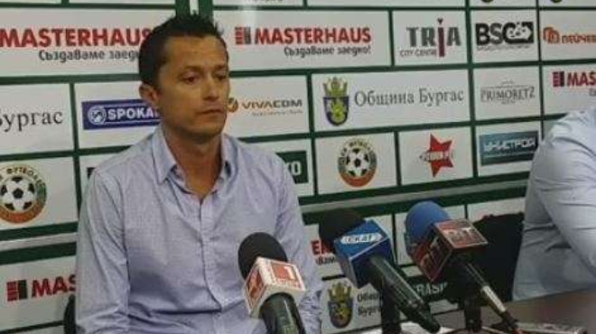 Треньорът на Нефтохимик Христо Янев се отказва от пресконференциите преди мачове заради суеверие