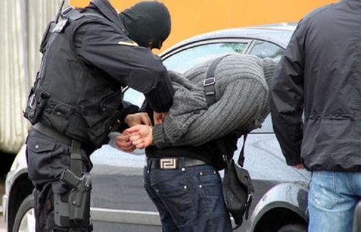 Маскирани полицаи щурмуваха апартамента на Георги от ж.к. „Славейков”, намериха дрога и бойни патрони