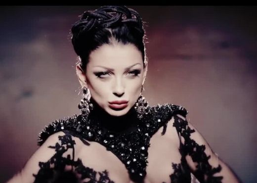 Сефте! Емануела се оплете в нов любовен триъгълник