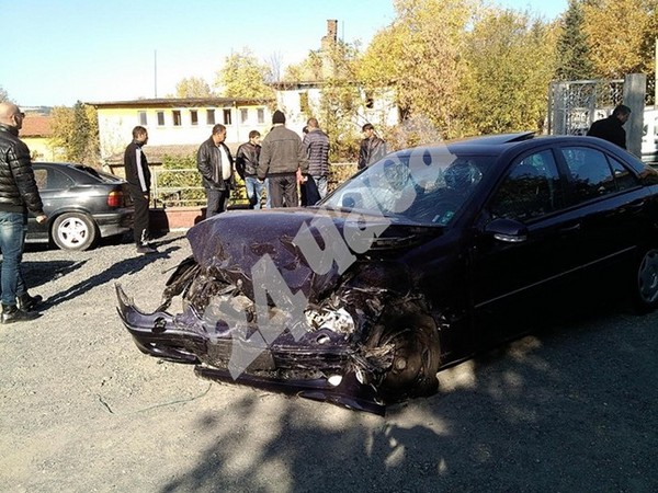 Зверско меле: Бургаски Мерцедес се заби челно във Форд, загинаха мъж и жена (СНИМКИ)