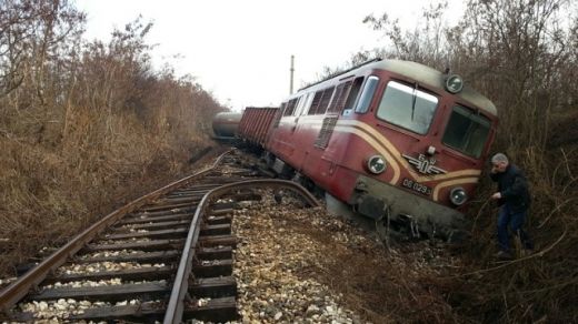 Влакът за Бургас дерайлира край Сопот