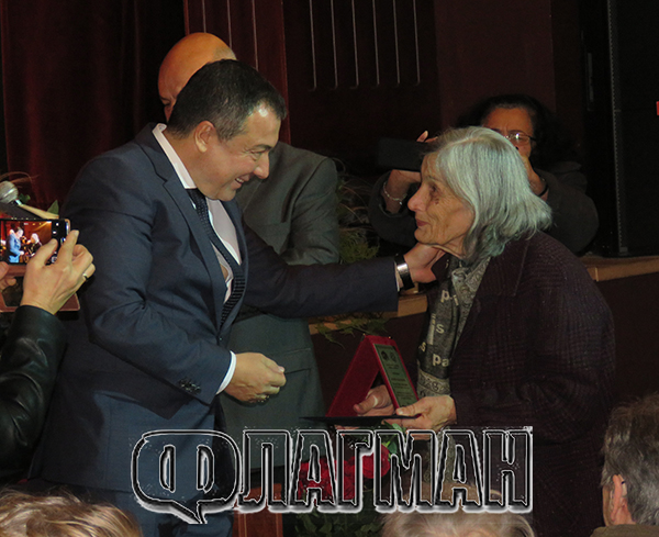 Кметът на Несебър Николай Димитров с уникален жест към учителите-пенсионери (СНИМКИ)