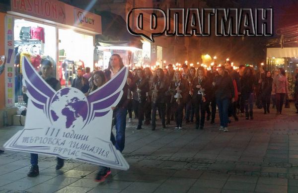 Първо във Флагман.БГ! Вижте кои са съвременните будители на Бургас и кой поведе факелното им шествие (СНИМКИ)