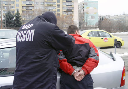 Пореден арест за наркотици в Бургаско! Сгащиха 19-годишен с трева и амфети
