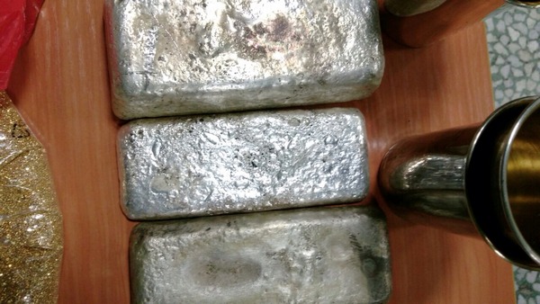 Удар! Бургаските митничари спипаха голямо количество сребро (СНИМКИ)