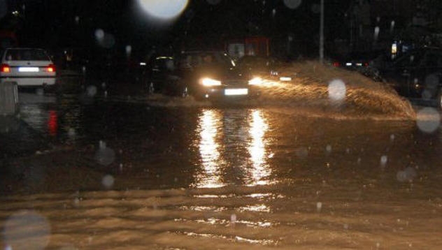 Нeвиждан потоп! Десетки коли аварираха на възлово кръстовище (СНИМКА)