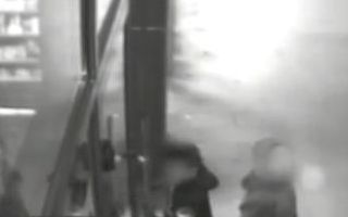Деца се опитаха да оберат аптека
