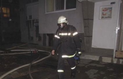 Старец загина при пожар, евакуиран е целият вход