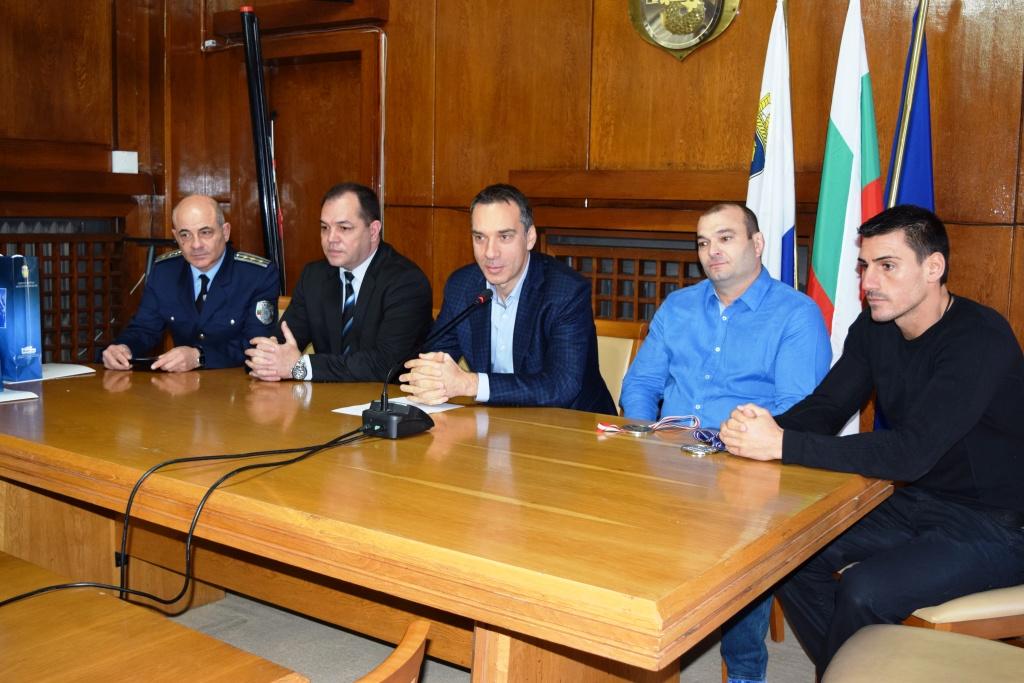 Кметът Николов поздрави лично бургаски спортисти за постигнати международни успехи