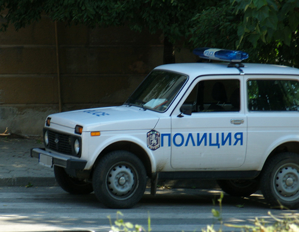 17-годишен от Созополско подкара кола и опита да подкупи полицаи