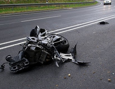 Трагедия в Дългопол: Моторист се заби в автомобил, спрял на кръстовище и загина на място