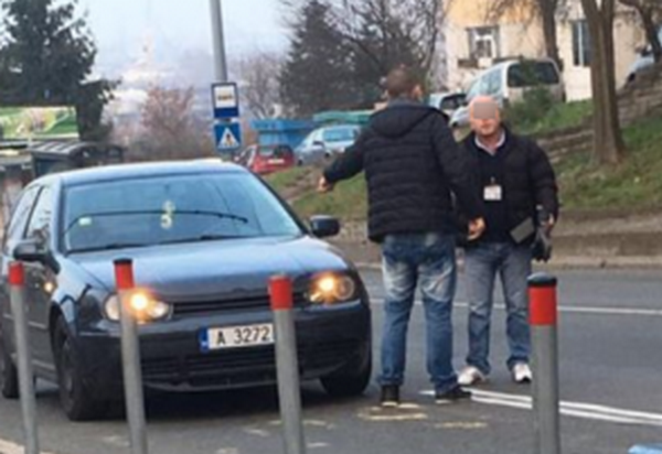 Бургаска батка вдигна луд скандал на шофьор на тролей, заради една драскотина, пътниците онемяха!