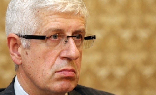 Данъчни погнаха Румен Овчаров. Бил беден, но с богата жена