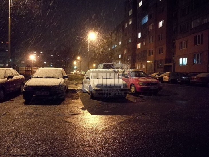 Снегът дойде! В София вече вали(СНИМКА)