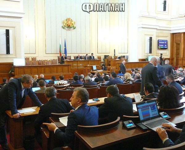 Парламентът прие окончателно бюджетите на НЗОК и на ДОО