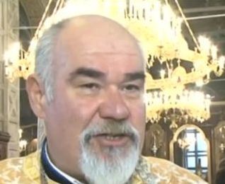 Отец Петър Василев: Търсим помощ за възстановяването на стенописите в храма
