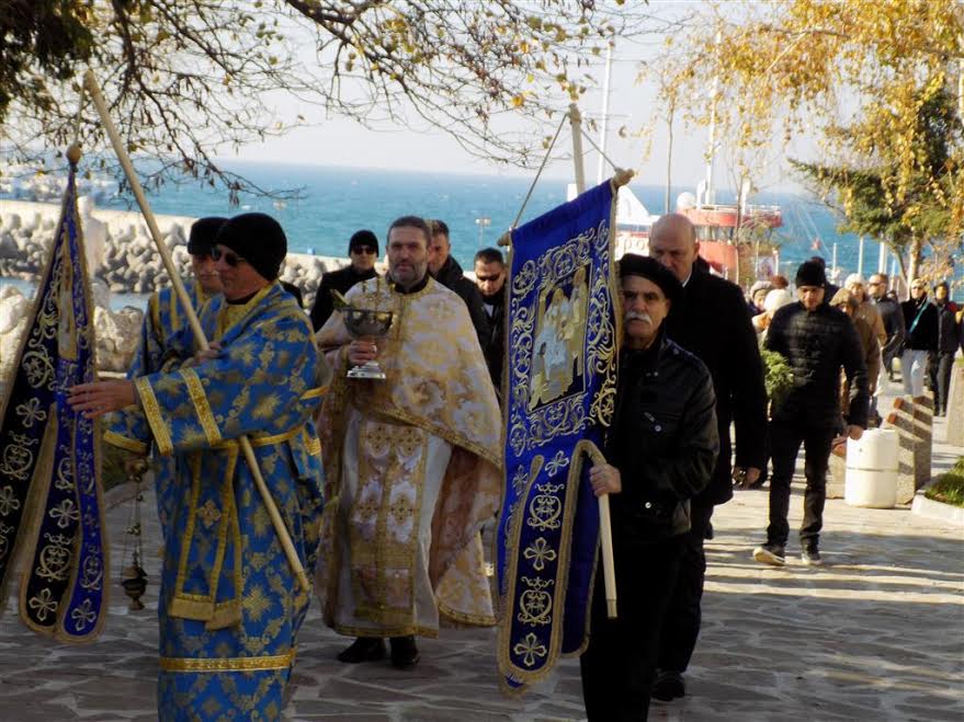 Поморие посрещна Никулден с осветени блюда и благословия за берекет