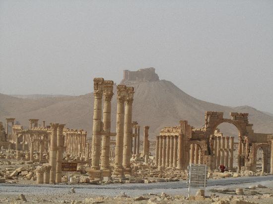 Бойците на „Ислямска държава“ отстъпиха от Палмира