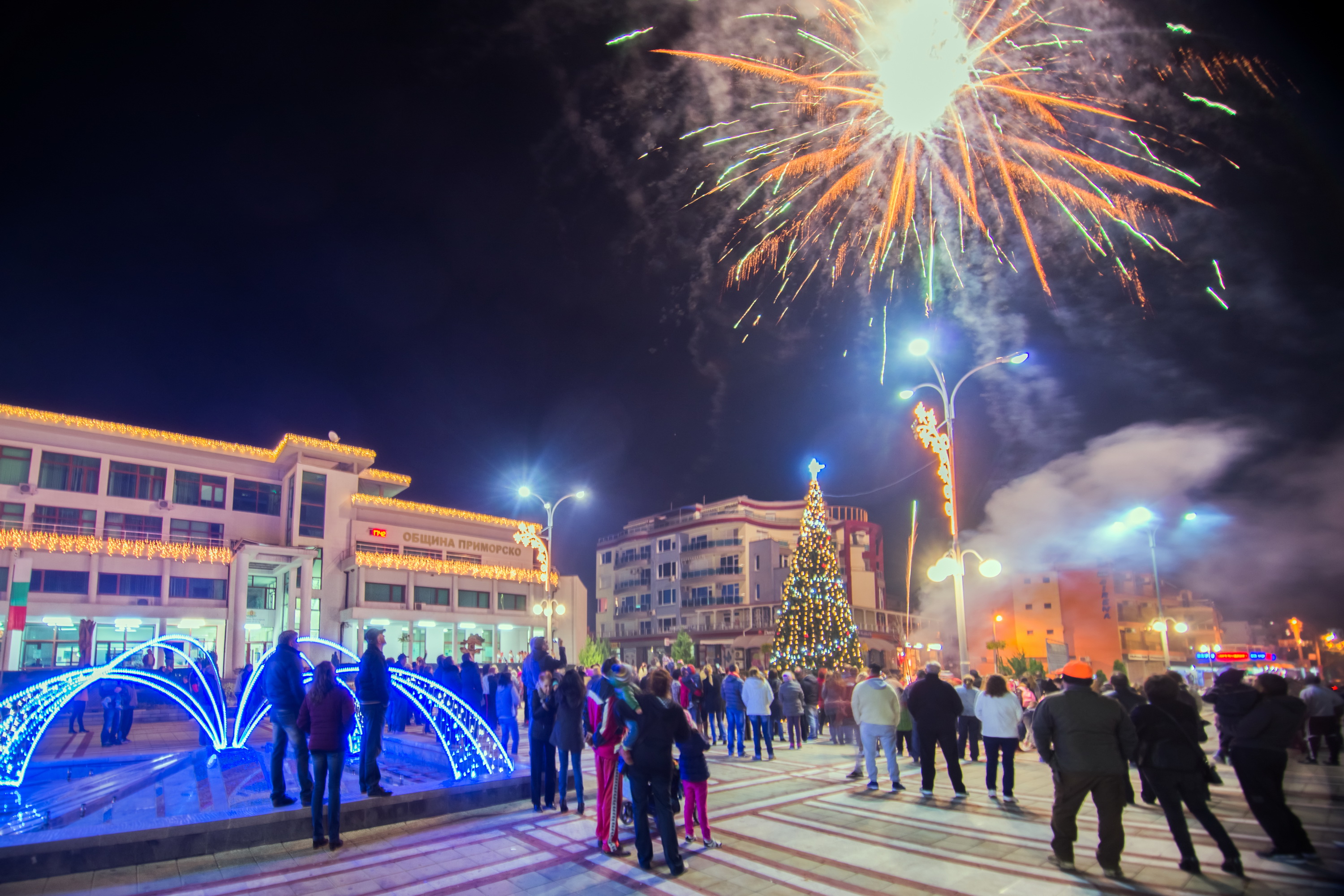Духът на Коледа завладя Приморско, вижте празничната програма за декември