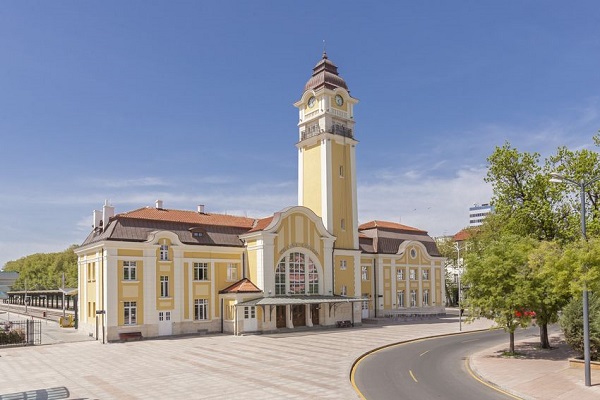 Преглед на регионалния печат: Бургаската жп гара е сграда на годината